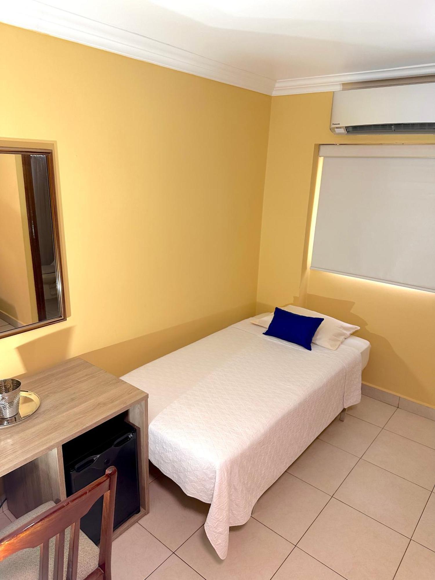 Hotel Andros Колон Экстерьер фото